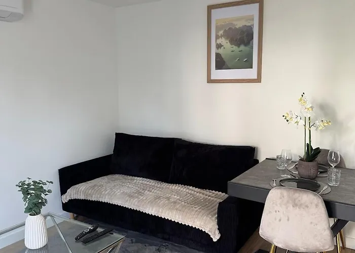 Longchamps 3 - Moderne, 1 Chambre, Neuf, Clim * エクスレバン