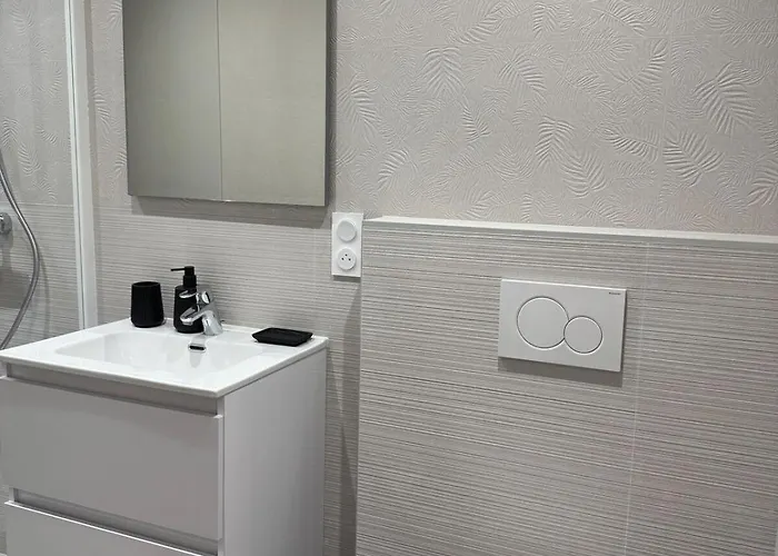 Longchamps 3 - Moderne, 1 Chambre, Neuf, Clim * エクスレバン